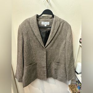 Larry Levine suits size 16. Great condition.